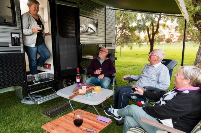 Campers-enjoyng-at-Mortlake-Caravan-Park.jpg