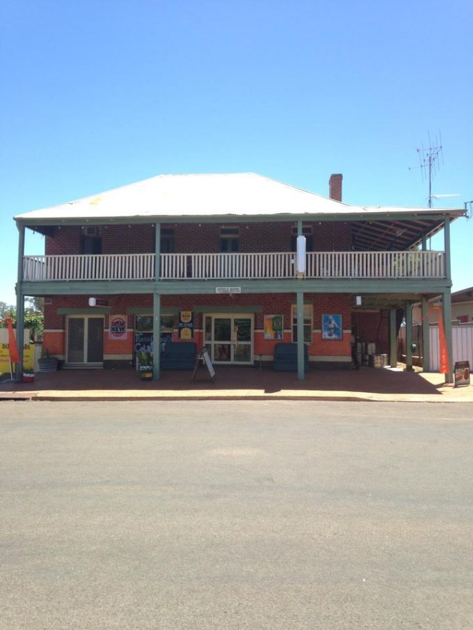Fifield-Hotel-Campground.jpg