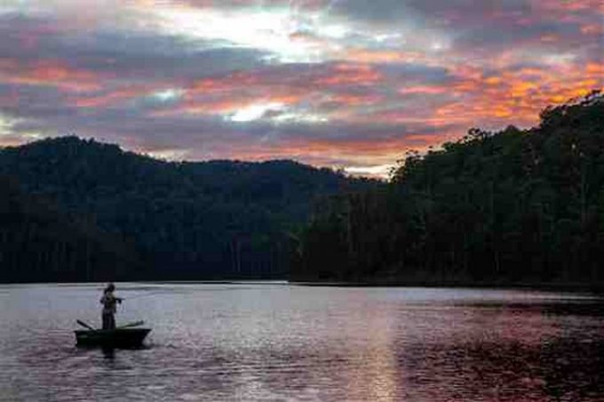 Fishing-at-Lake-Barrington-Free-Campsite.jpg