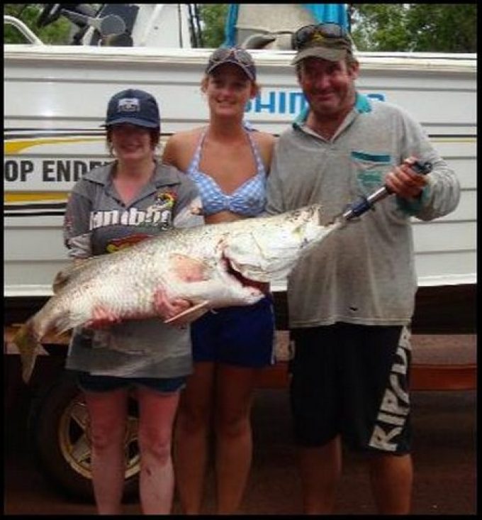 Leaders-Creek-Fishing-Base-Family-with-Big-Fish.jpg