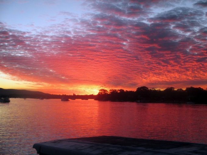 O-Boat-Hire-Noosa-River-Sunset.jpg