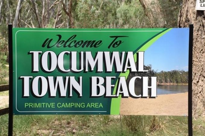Tocumwal-Town-Beach-Camping-Ground-Sign