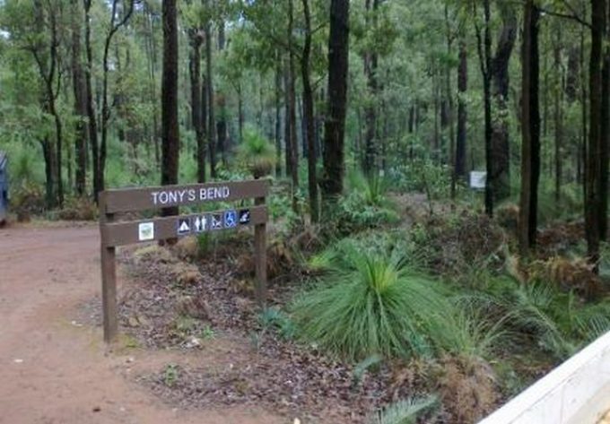 Tonys-Bend-Campground-Lane-Poole-Reserve-Sign.jpg