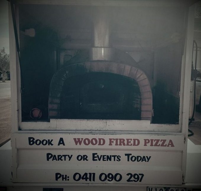 Whitebull-Roadhouse-Aramac-Wood-Fired-Pizza.jpg