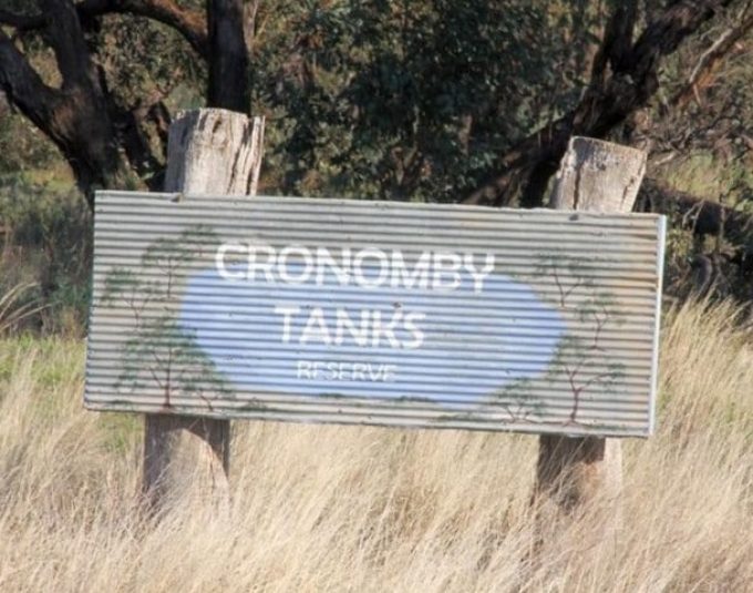 Woomelang-Cronomby-Tanks-Sign