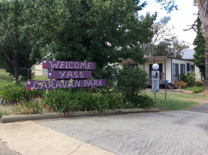 Yass-Valley-Caravan-Park-Entrance